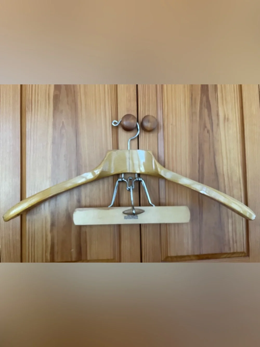 Setwell Vintage Wooden French Collar Deluxe Suit Hanger with Pant Clamp